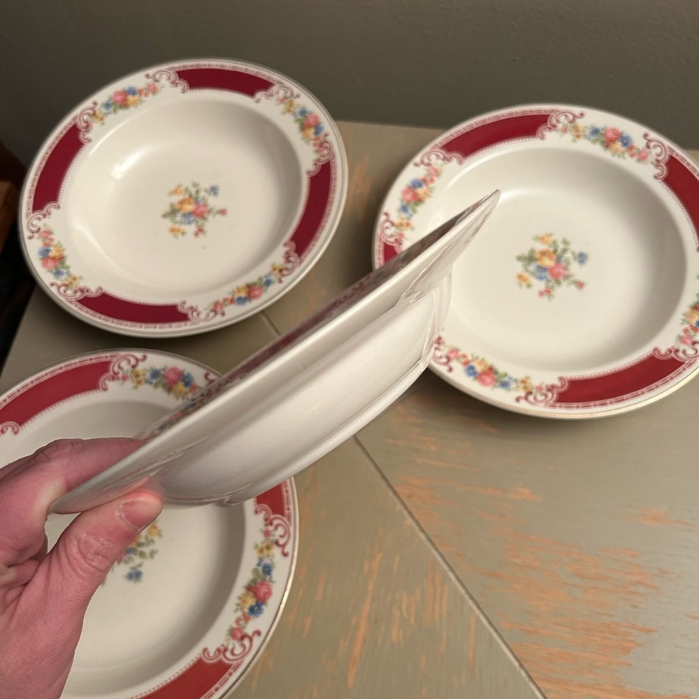 Vintage Homer Laughlin Red and Cream Floral Bowl Set of 4 - Picture 2 of 4